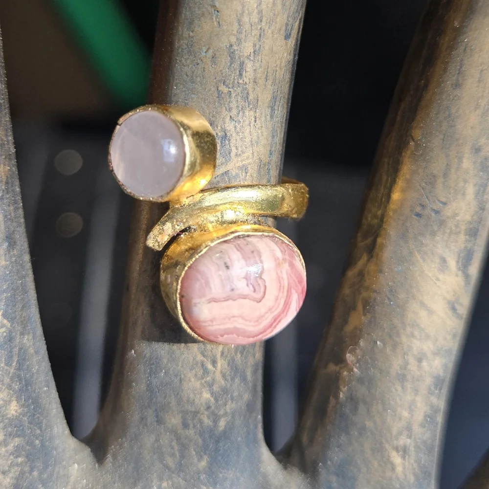 Pink Howlite & rose quartz wrap golden ring sz7.5 - Picture 3 of 8